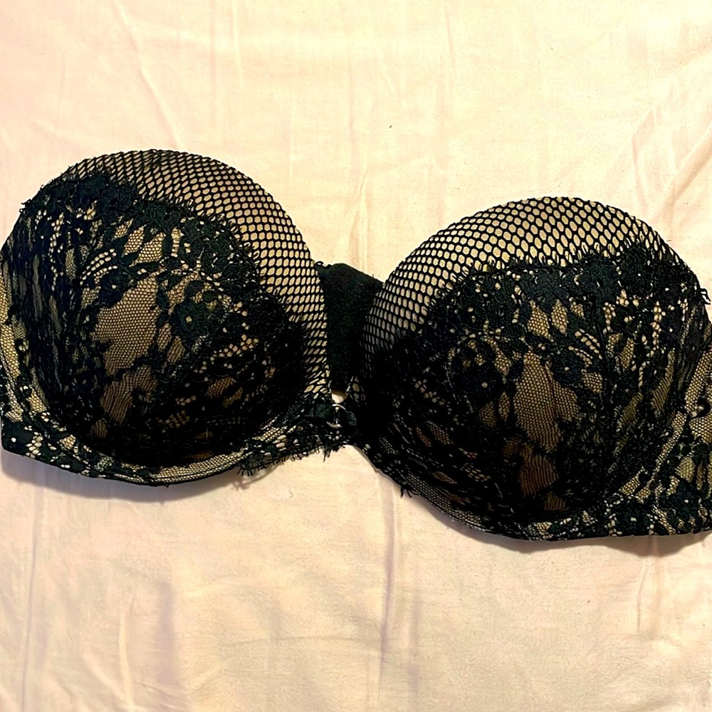Victoria’s Secret strapless bra. Size 36C.